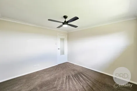 Property photo of 9 Goldstein Crescent Lloyd NSW 2650