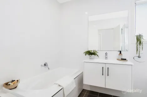 Property photo of 2 Nilbar Close Bomaderry NSW 2541