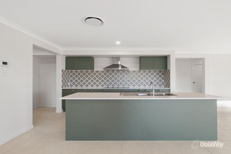 Property photo of 17 Plover Court Highfields QLD 4352