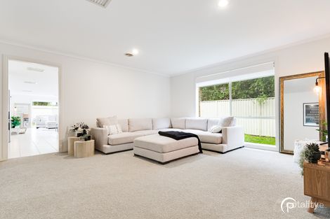 Property photo of 27 Buchan Green Pakenham VIC 3810