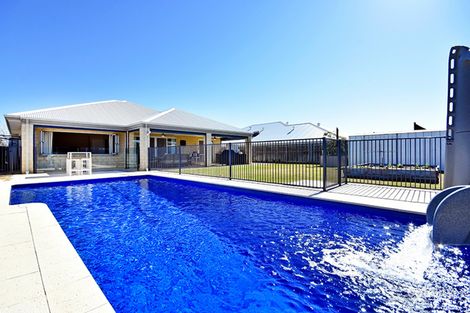 Property photo of 10 Hodnet Bend The Vines WA 6069