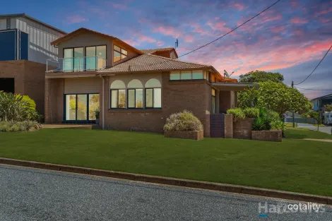 Property photo of 19 The Esplanade Caves Beach NSW 2281