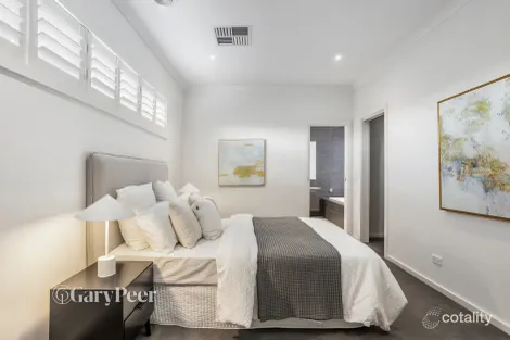 Property photo of 2/28 Station Avenue McKinnon VIC 3204