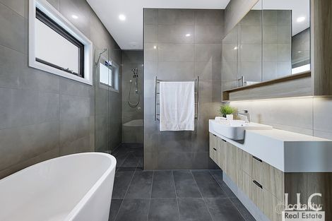Property photo of 2 Windsor Avenue Mount Waverley VIC 3149