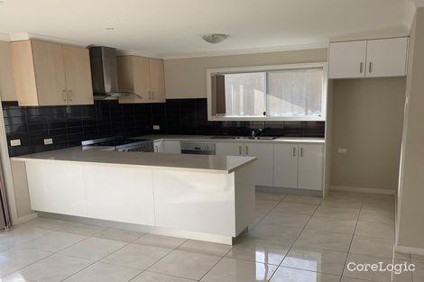 Property photo of 1/33 Wakenshaw Crescent Pakenham VIC 3810