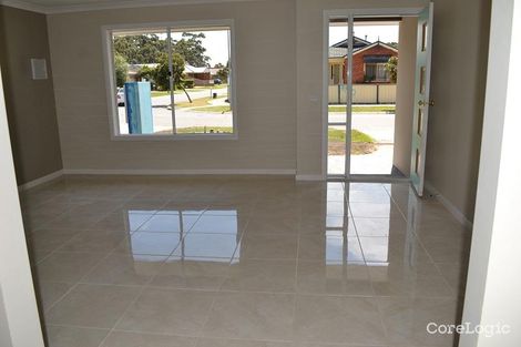 Property photo of 1/33 Wakenshaw Crescent Pakenham VIC 3810