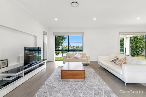 Property photo of 30 Lakeview Boulevard Mermaid Waters QLD 4218