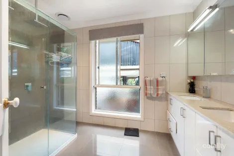 Property photo of 33 King William Court Wallan VIC 3756