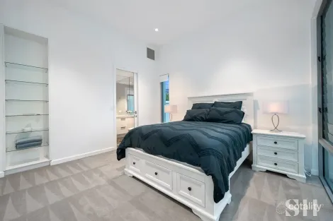 Property photo of 1019 Edgecliff Drive Hope Island QLD 4212
