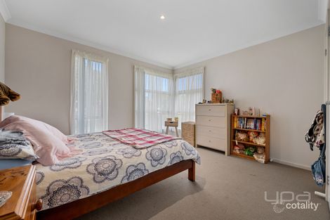Property photo of 1 Daniel Drive Melton South VIC 3338