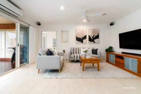 Property photo of 2 Eve Close Skye VIC 3977