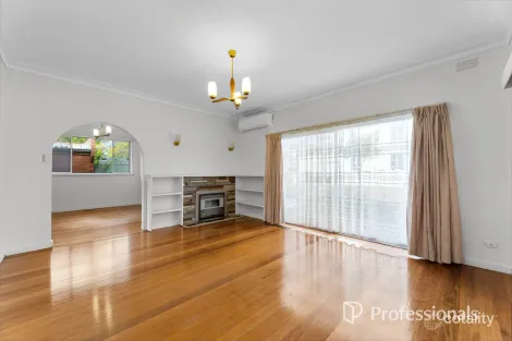 Property photo of 8 Arianne Road Glen Waverley VIC 3150