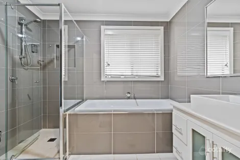 Property photo of 11 Blue Gum Place Tahmoor NSW 2573