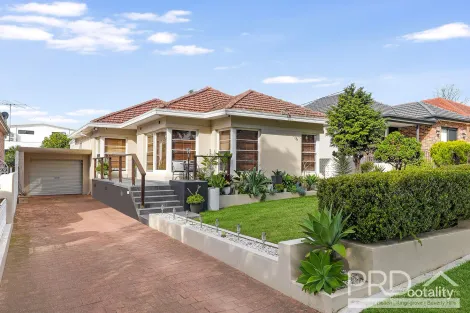 Property photo of 22 Monaro Avenue Kingsgrove NSW 2208