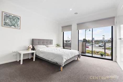 Property photo of 17 Gertrude Lane Pakenham VIC 3810