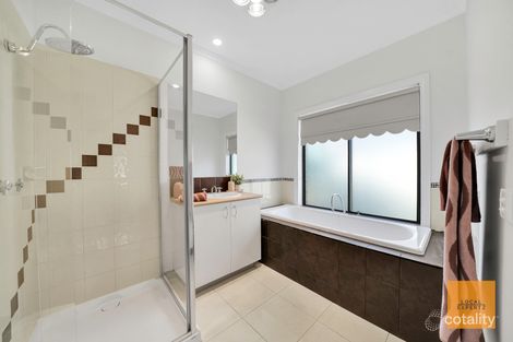 Property photo of 11 Scullin Road Burnside Heights VIC 3023