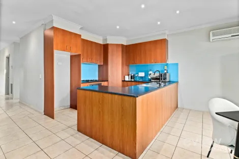 Property photo of 2/227 Hogans Road Hoppers Crossing VIC 3029