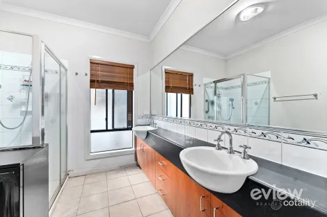 Property photo of 2/227 Hogans Road Hoppers Crossing VIC 3029