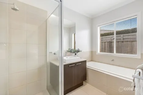 Property photo of 6 Galactic Street Mount Duneed VIC 3217