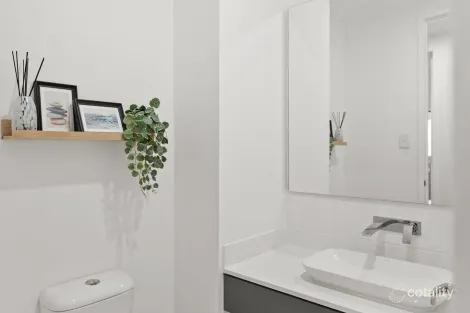 Property photo of 1 Glenhaven Close Redland Bay QLD 4165