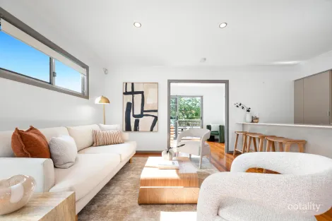 Property photo of 4/80 Plimsoll Street Greenslopes QLD 4120