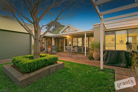 Property photo of 15 Theodore Terrace Berwick VIC 3806
