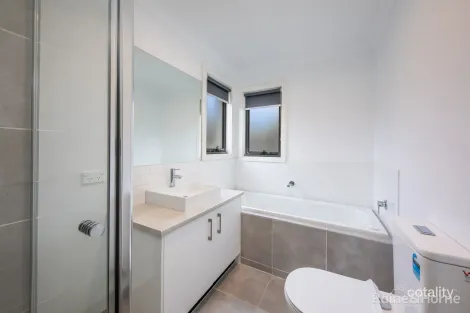 Property photo of 13/14 Outlook Way Sunbury VIC 3429