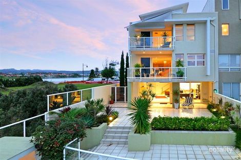 27 Watts Dr, Varsity Lakes, QLD 4227