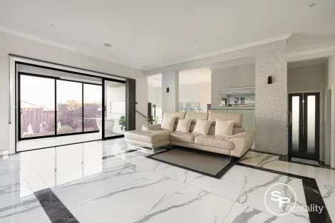 Property photo of 11 Hennings Way Gledswood Hills NSW 2557