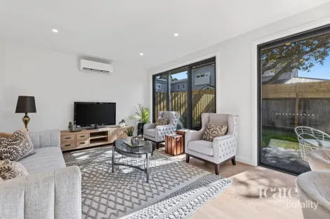 2/17 William Rd, Croydon, VIC 3136