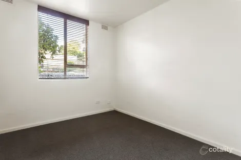 Property photo of 2/8 Howell Court Research VIC 3095