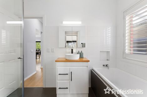 Property photo of 51 Dobell Crescent Caroline Springs VIC 3023