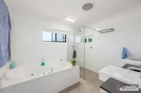 Property photo of 23 McLachlan Drive Avenell Heights QLD 4670