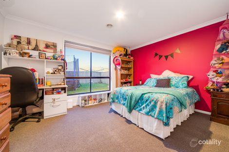 Property photo of 8 Pepperbush Circuit Cranbourne VIC 3977