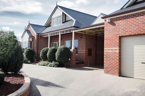 Property photo of 8 Grove Gardens Berwick VIC 3806