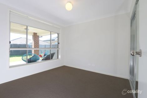 Property photo of 27 Cawley Circuit Ropes Crossing NSW 2760