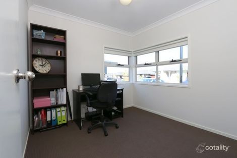 Property photo of 27 Cawley Circuit Ropes Crossing NSW 2760