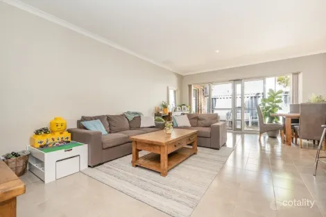 10b Halley St, Innaloo, WA 6018