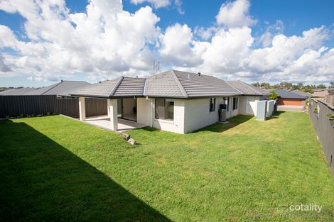 Property photo of 40 Sandpiper Circuit Aberglasslyn NSW 2320