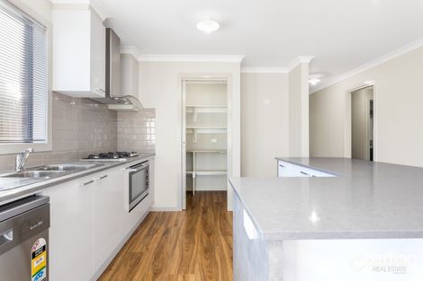 Property photo of 27 Light Horse Circuit Sunbury VIC 3429