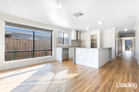Property photo of 27 Light Horse Circuit Sunbury VIC 3429