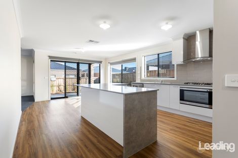 Property photo of 27 Light Horse Circuit Sunbury VIC 3429