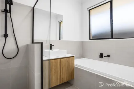 Property photo of 60 Currawong Loop Treeby WA 6164