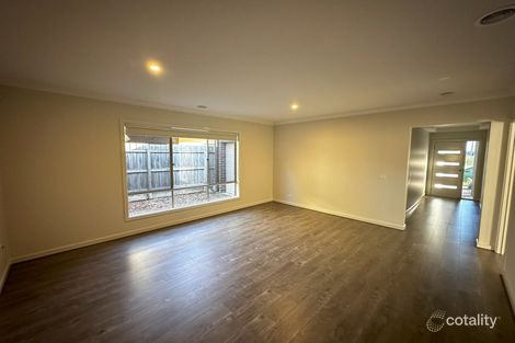 Property photo of 32 Heather Grove Cranbourne East VIC 3977