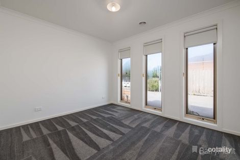 Property photo of 2 Trinidad Walk Pakenham VIC 3810