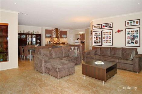 Property photo of 1 St Cloud Green Craigieburn VIC 3064