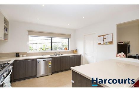 Property photo of 27 Carbine Court Drouin VIC 3818