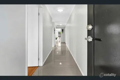 Property photo of 27 Treeve Parkway Werribee VIC 3030