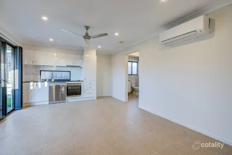 Property photo of 2/2 Haystack Close Park Ridge QLD 4125