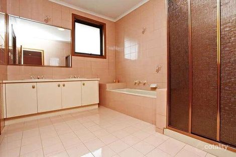 Property photo of 5 Camlarni Close Avondale Heights VIC 3034